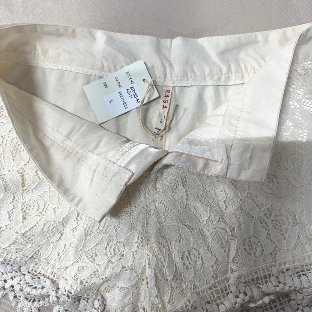 Raga Eggshell White Floral Lace Crochet Trim Shorts Women's Large RUNS SMALLNWT - Picture 9 of 12